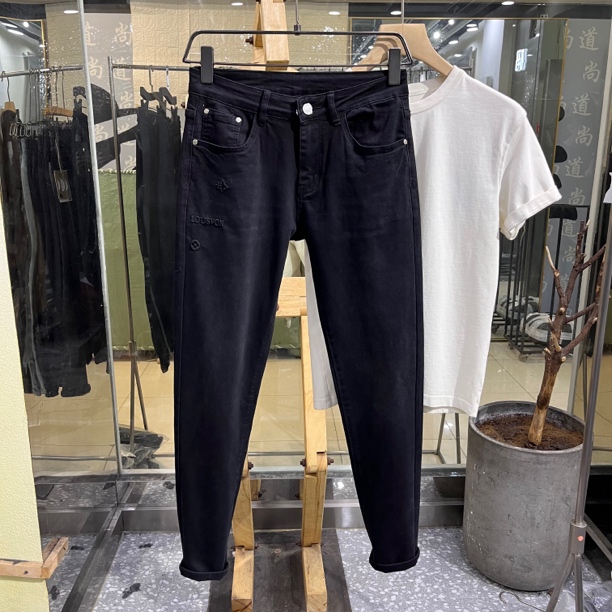 2025新款轻奢高级感黑色牛仔裤男潮牌修身小脚弹力春季裤子