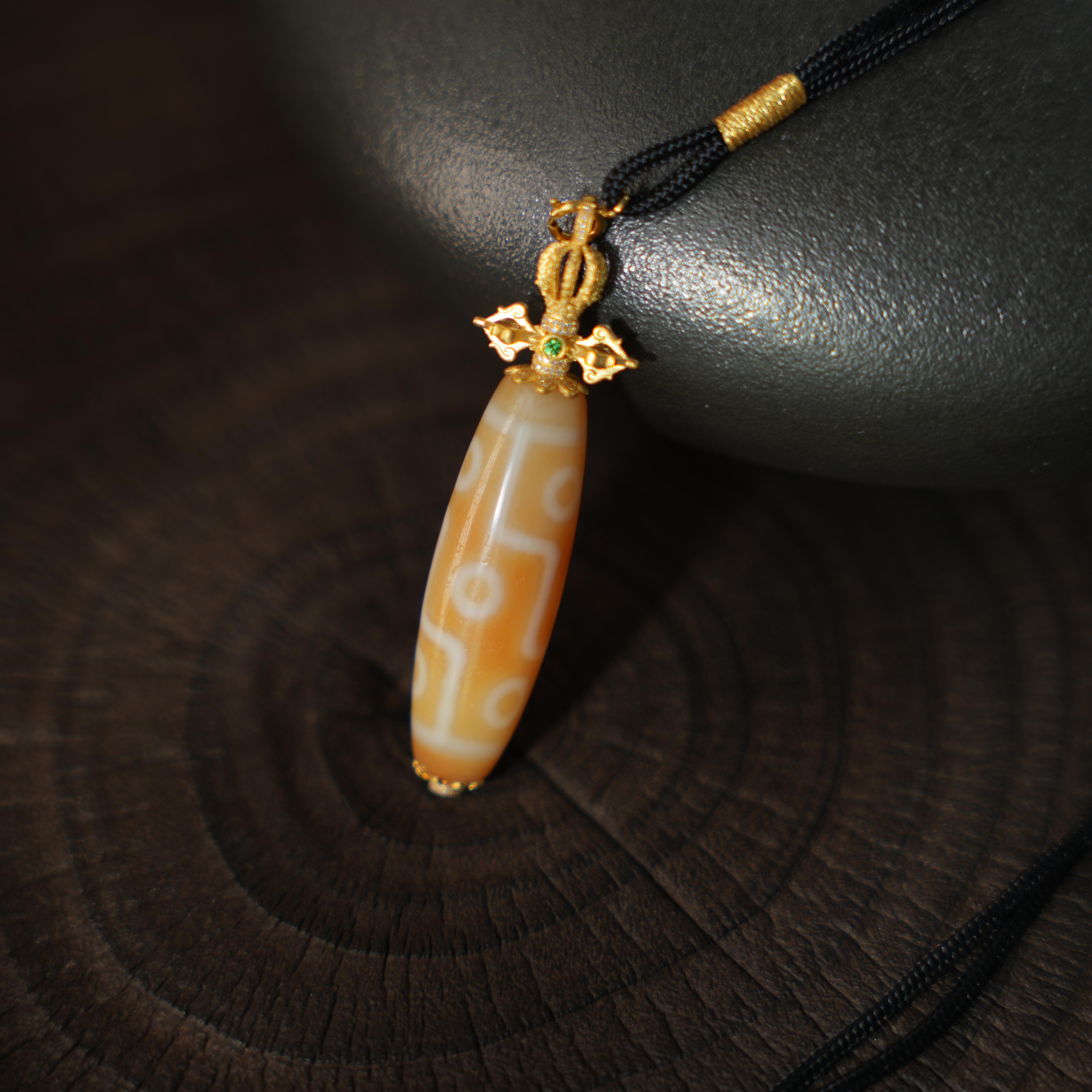 九意安-玛瑙九眼18K金吊坠