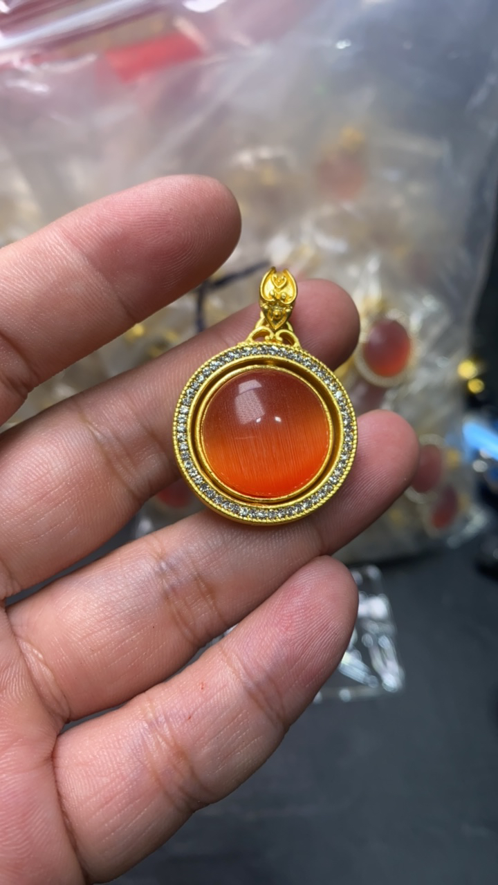 D 817 红猫佛公镶嵌吊坠