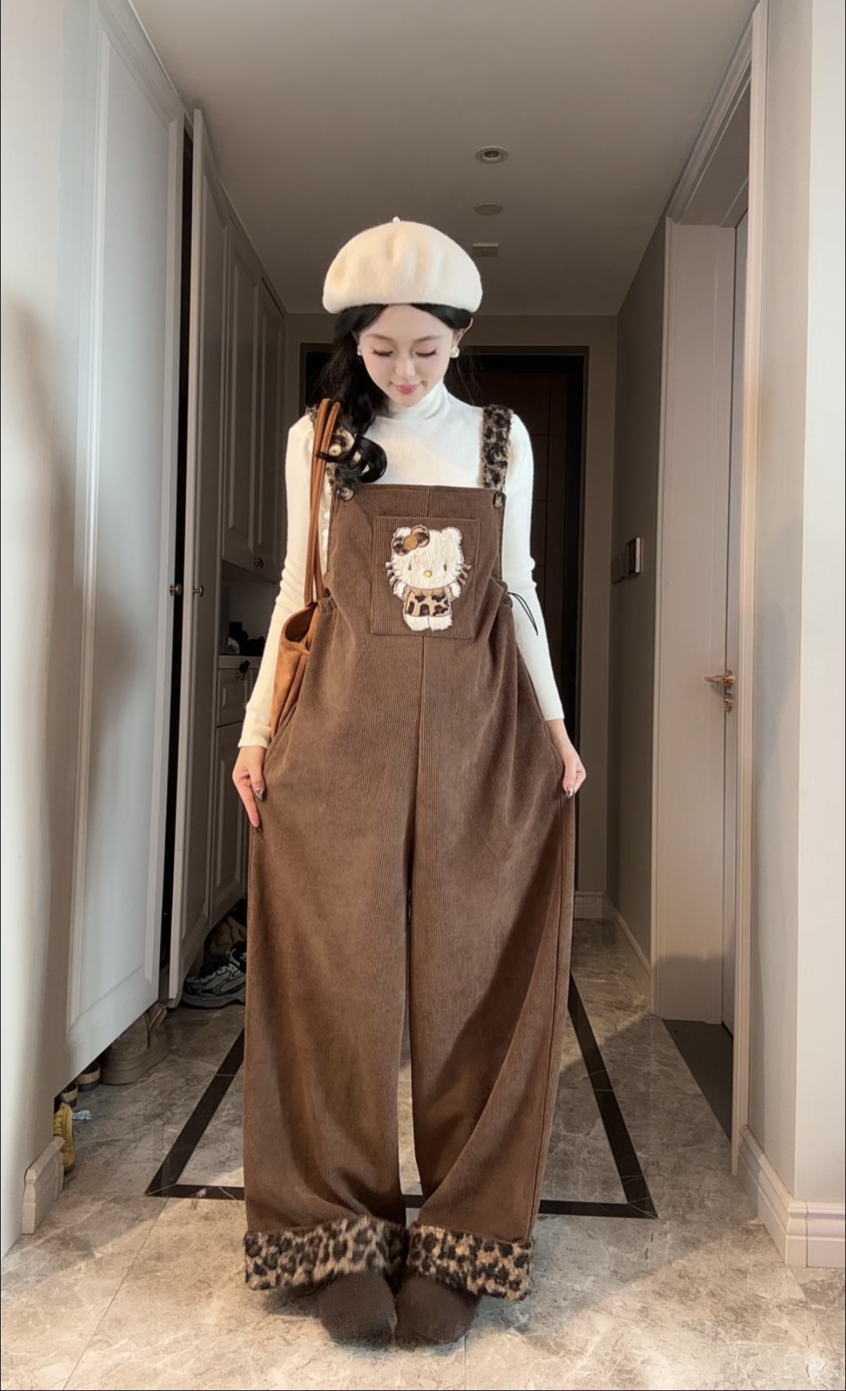 时尚孕妇秋冬新款孕妇背带裤豹纹小猫背带裤+针织打底上衣两件套