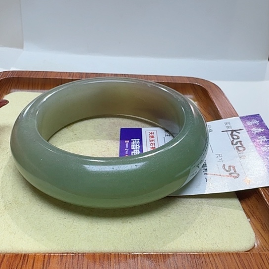 石英质玉手镯未镶嵌难**涂