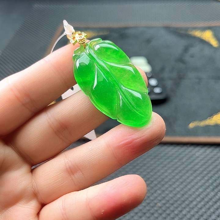 翡翠颈饰未镶嵌啊啊