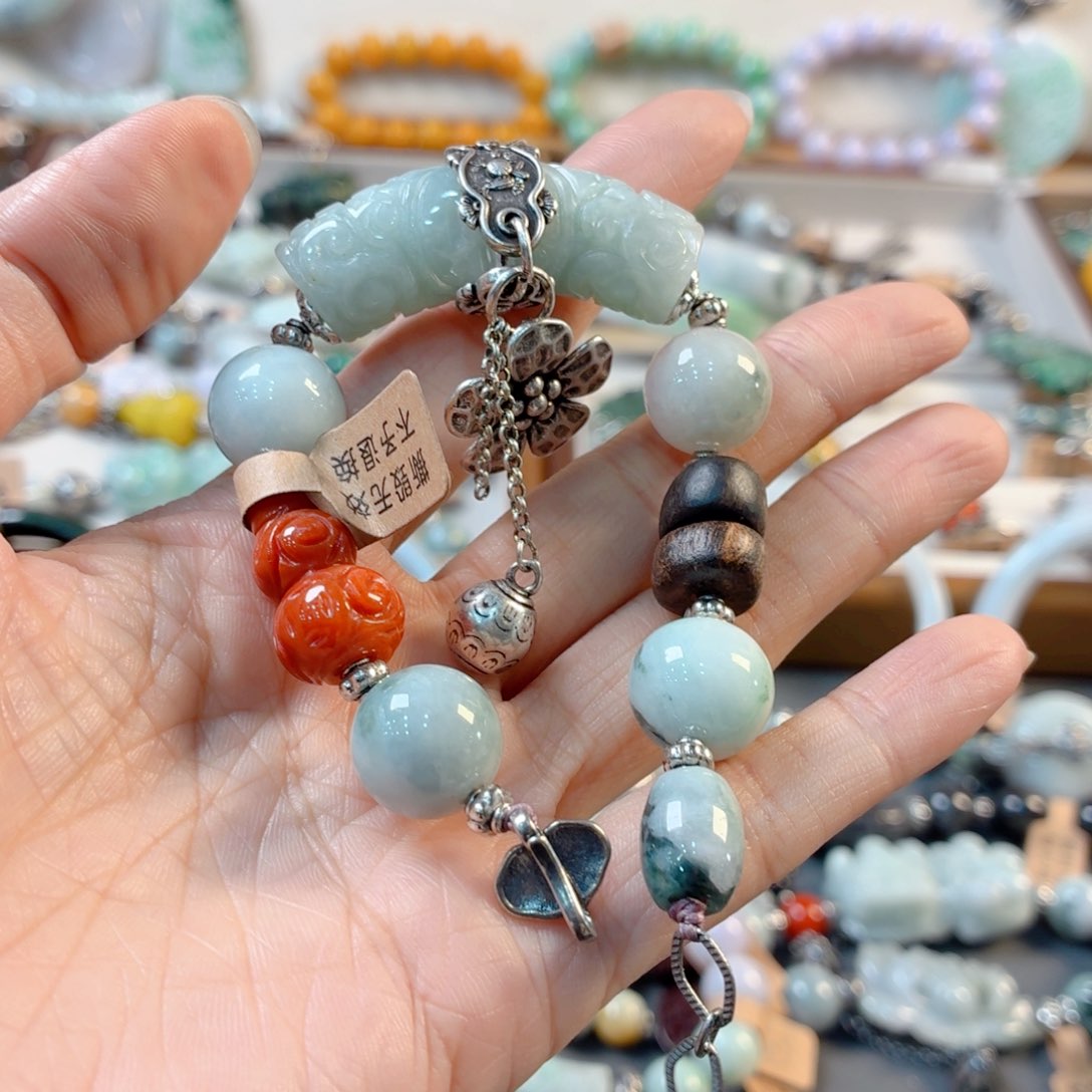 爱***儿翡翠未镶嵌颈饰手串