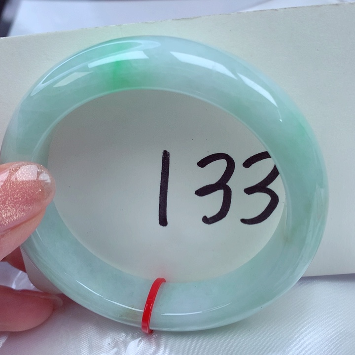 翡翠手镯未镶嵌翡翠