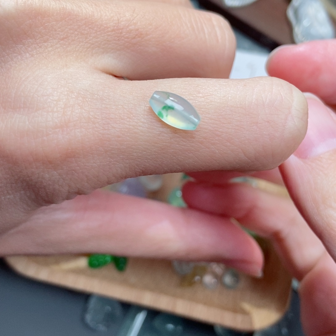 翡翠颈饰未镶嵌翡翠