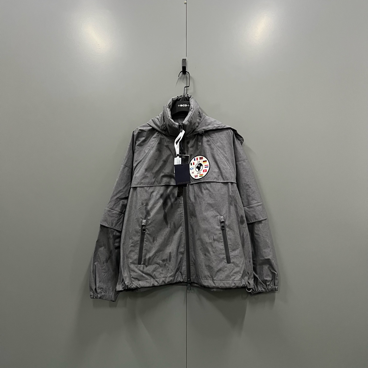 未使用 LouisVuitton/路易威登 j31 灰色徽标连帽外套 52码020717