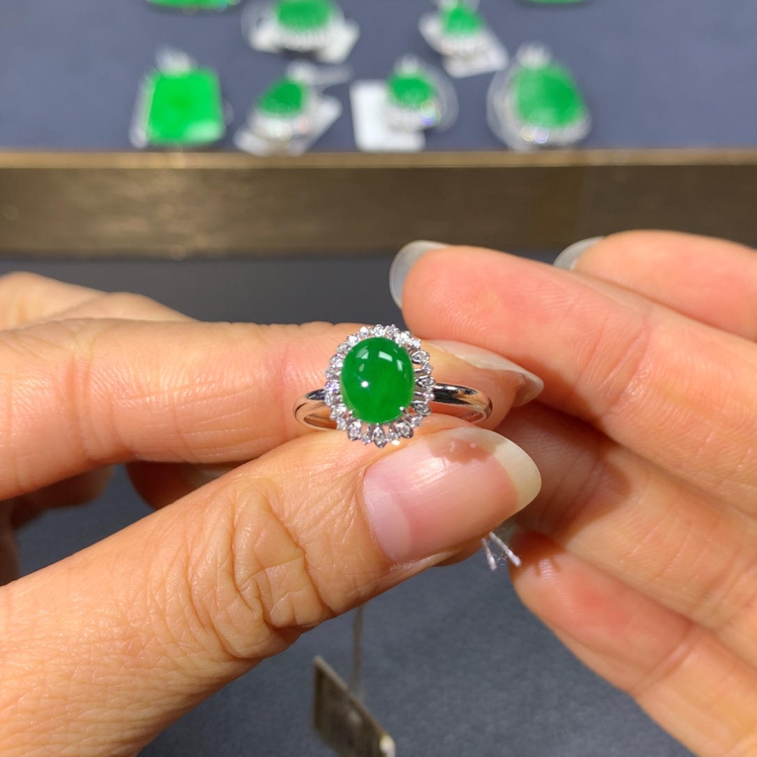 翡翠戒指18K金镶嵌翡翠