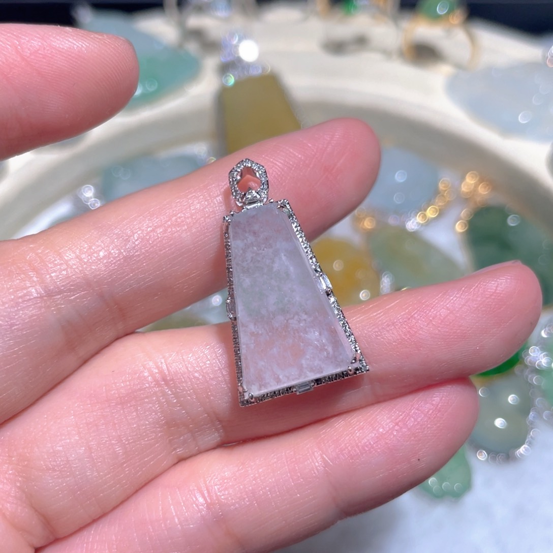 翡翠颈饰18K金镶嵌翡翠