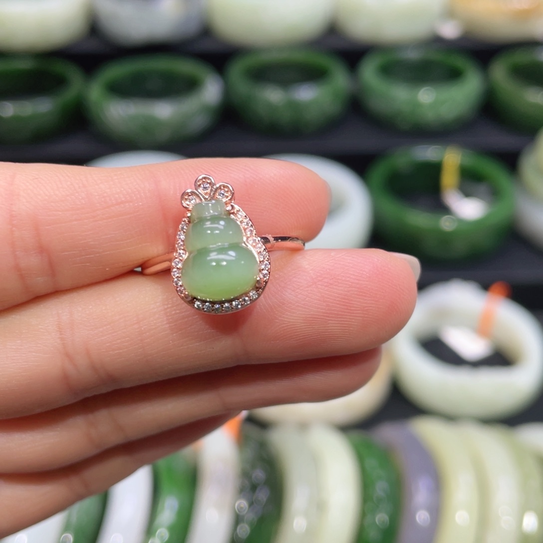 未镶嵌戒指和田玉