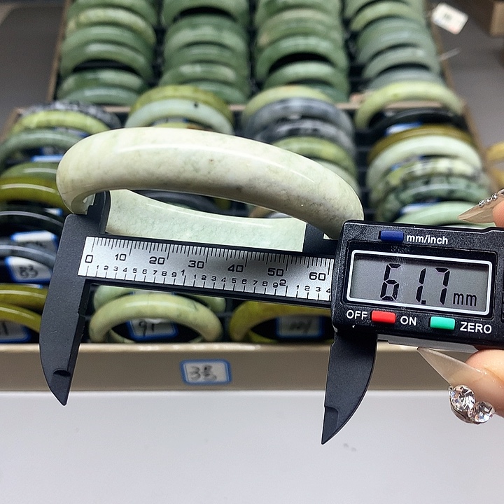 未镶嵌蛇纹石玉手镯87