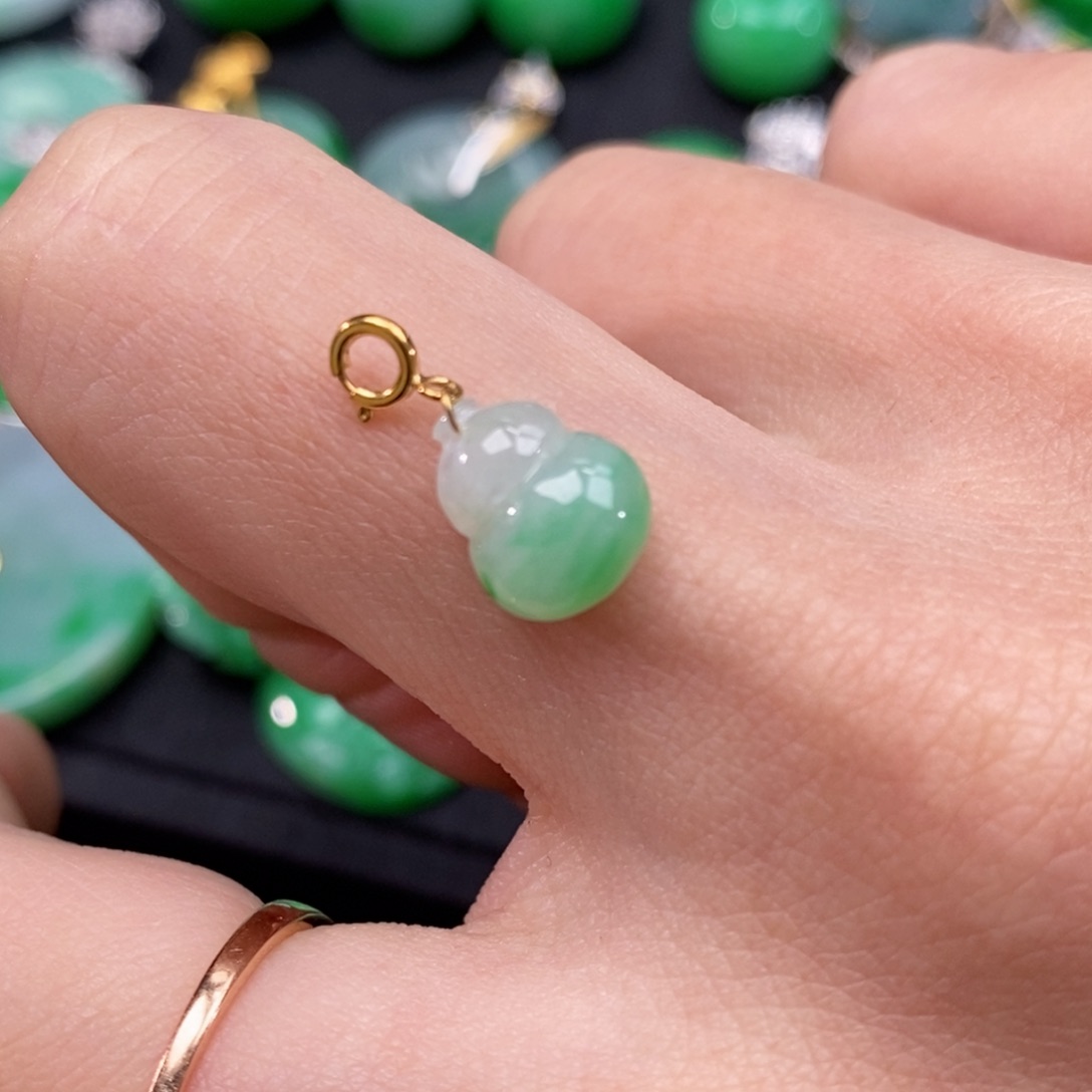 翡翠颈饰18K金镶嵌翡翠