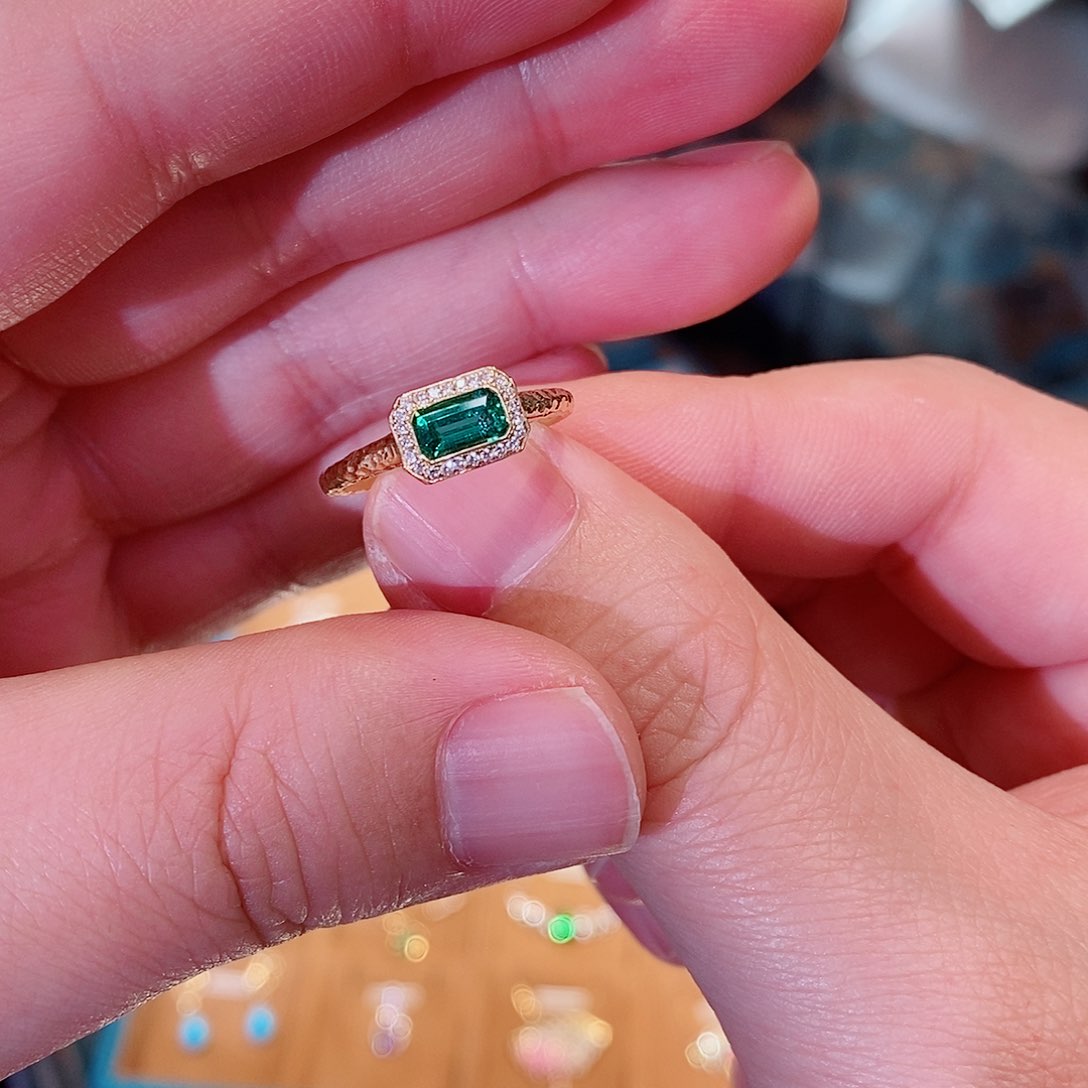 祖母绿戒指18K金镶嵌0.39克拉