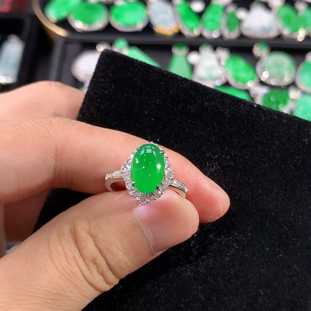 翡翠18K金镶嵌戒指