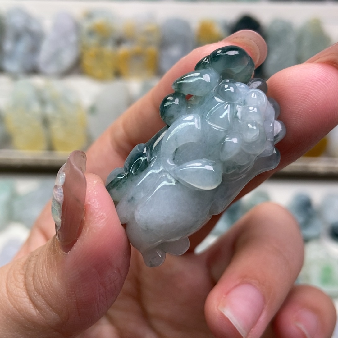 翡翠吊坠(赠链)未镶嵌