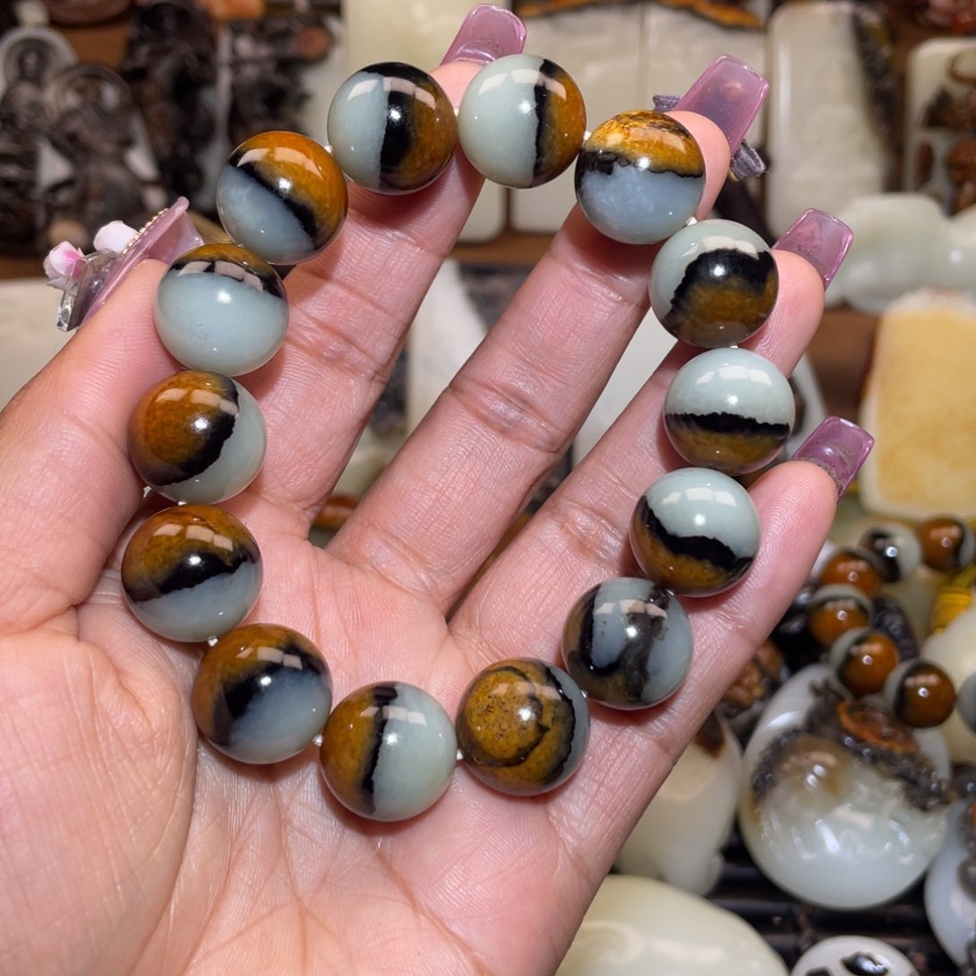 和田玉颈饰未镶嵌王**来