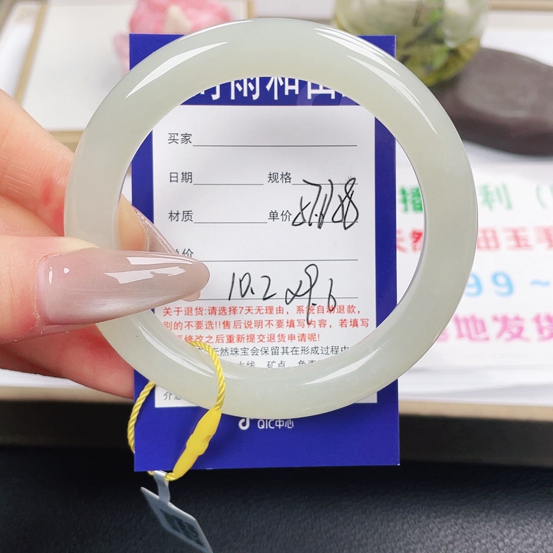 和田玉未镶嵌手镯