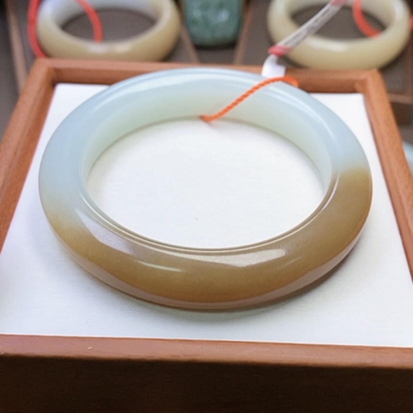 【闪购商品】未镶嵌手镯和田玉华*