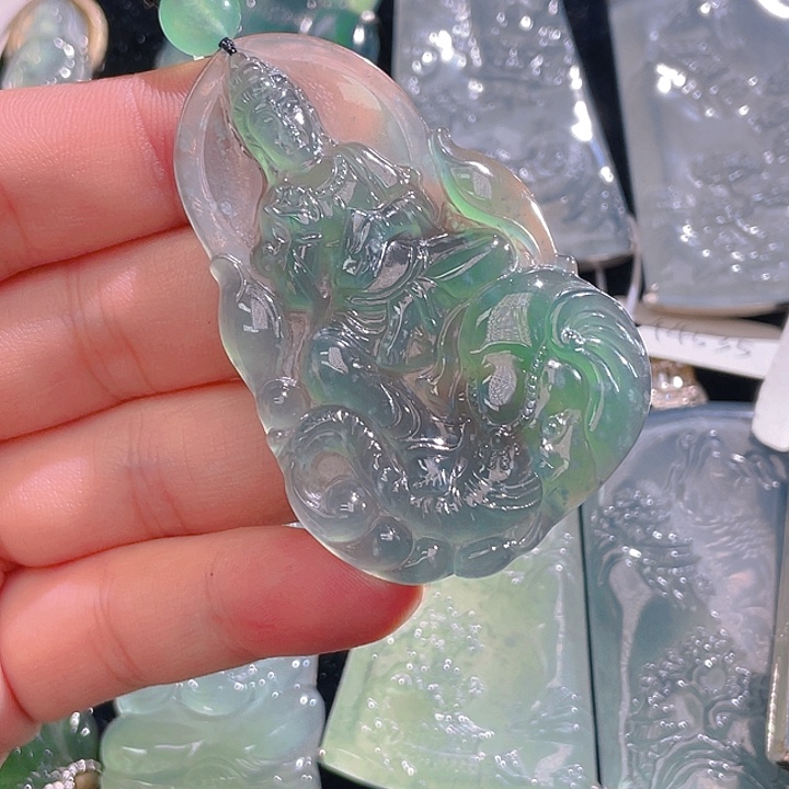 翡翠颈饰未镶嵌58，