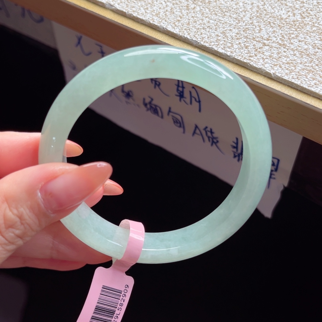 翡翠手镯未镶嵌手镯