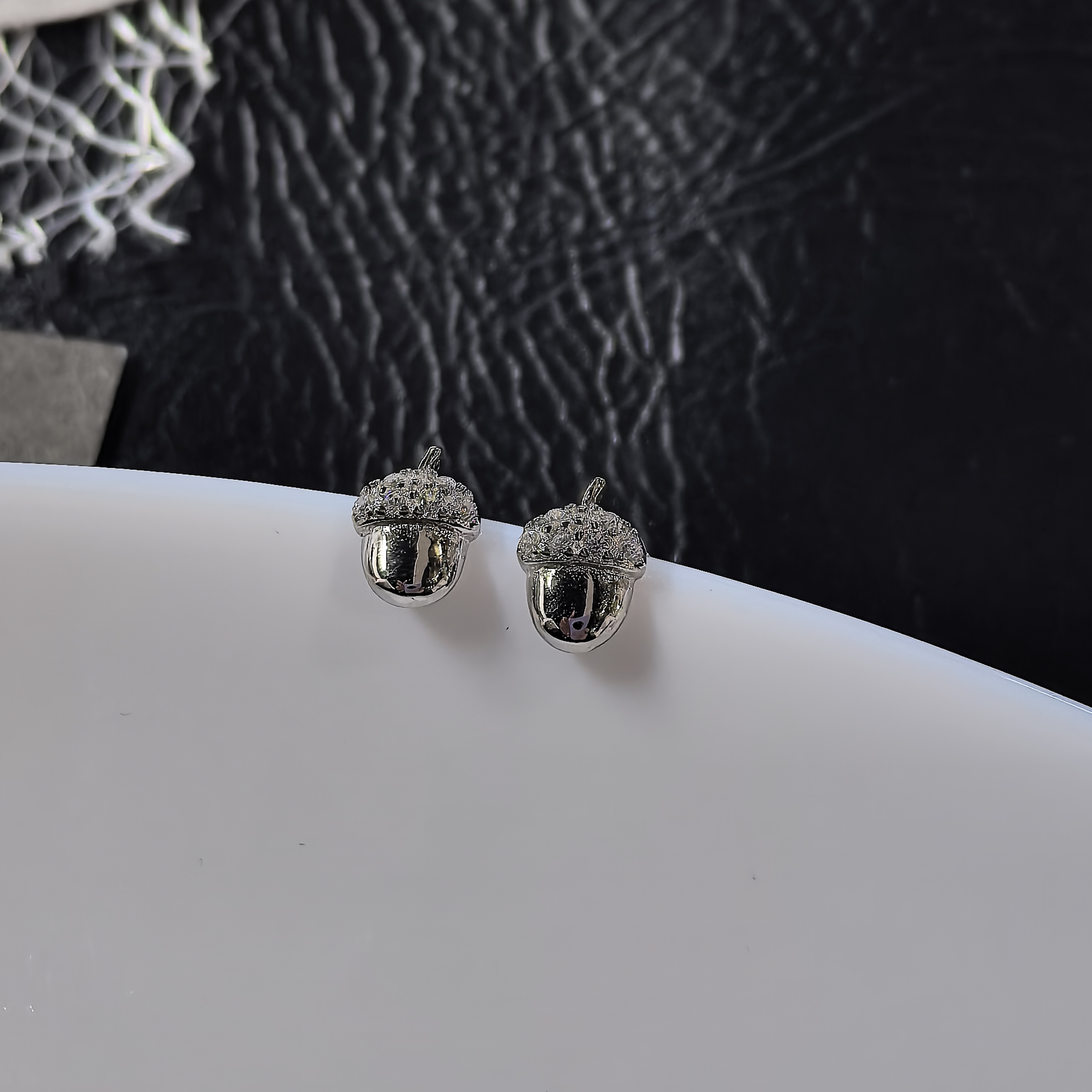 925银耳饰 爆款镶钻轻奢ins送闺蜜礼物迷你叠戴配饰-松果耳钉0746