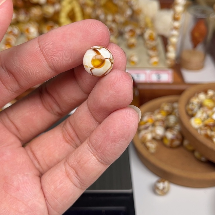 琥珀裸石未镶嵌大**Y100号