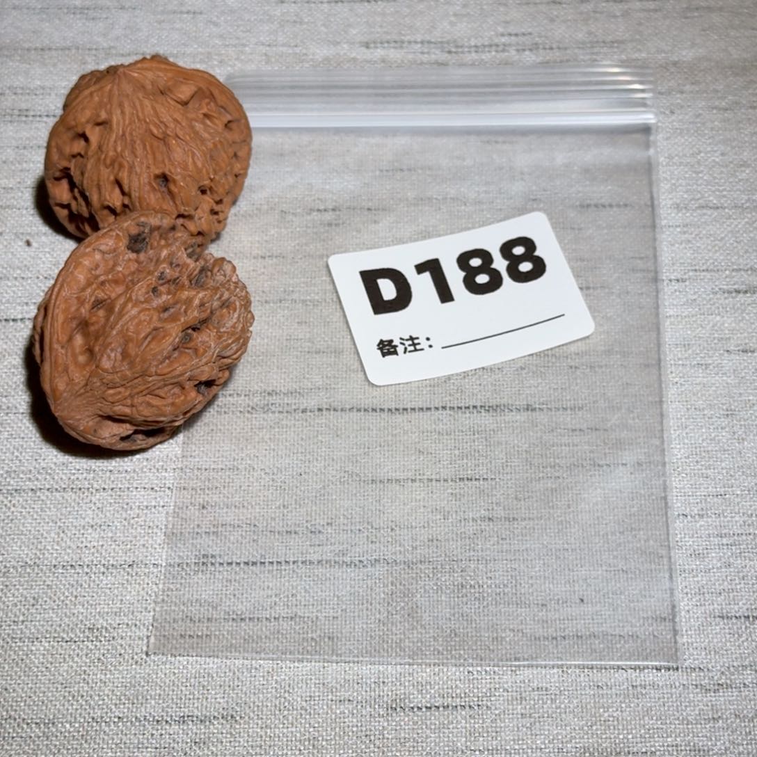 文玩核桃吊坠红狮子188