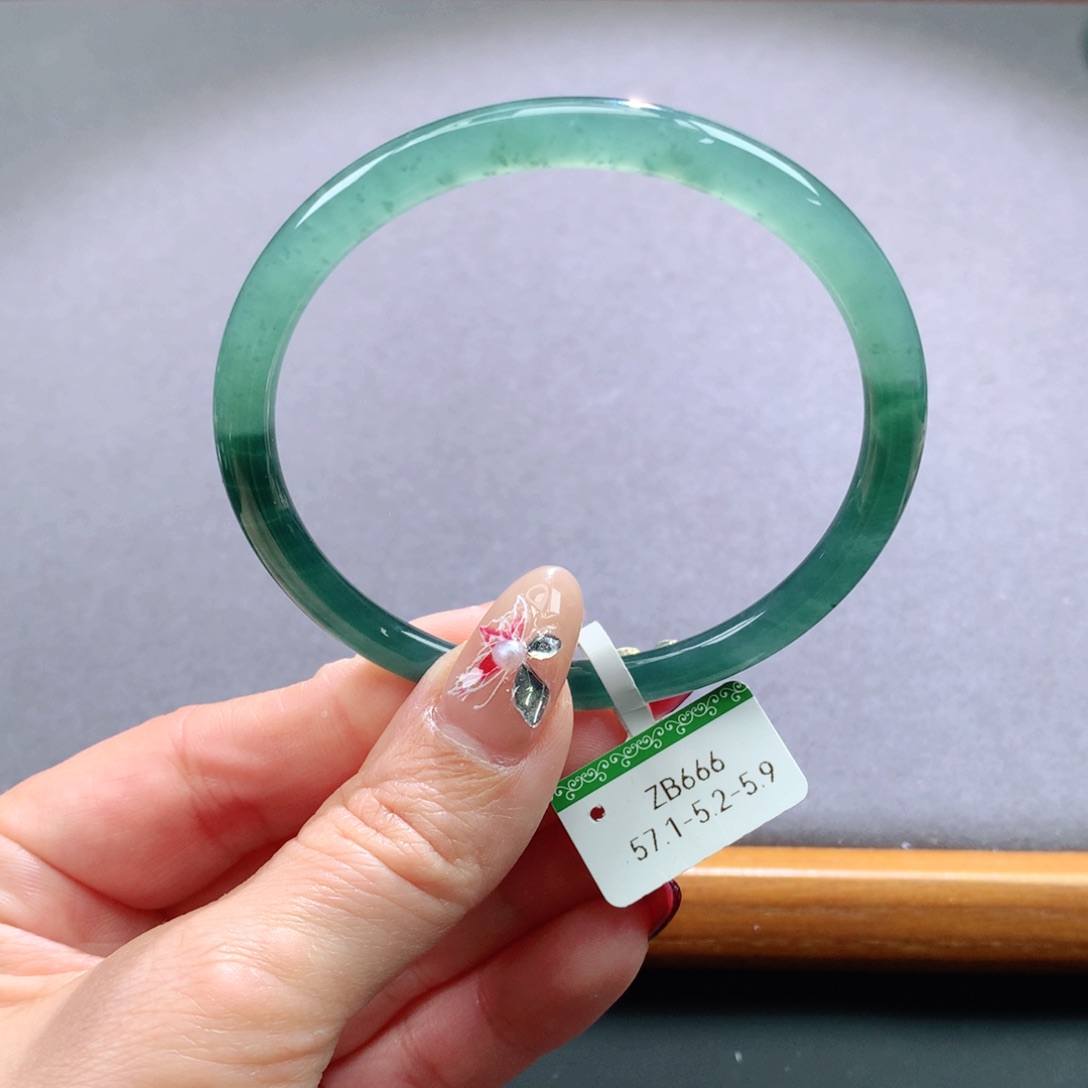 翡翠手镯未镶嵌天然翡翠手镯叮当镯