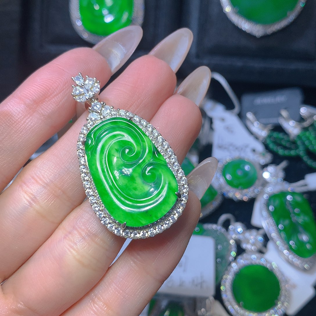 翡翠颈饰银S925镶嵌翡翠