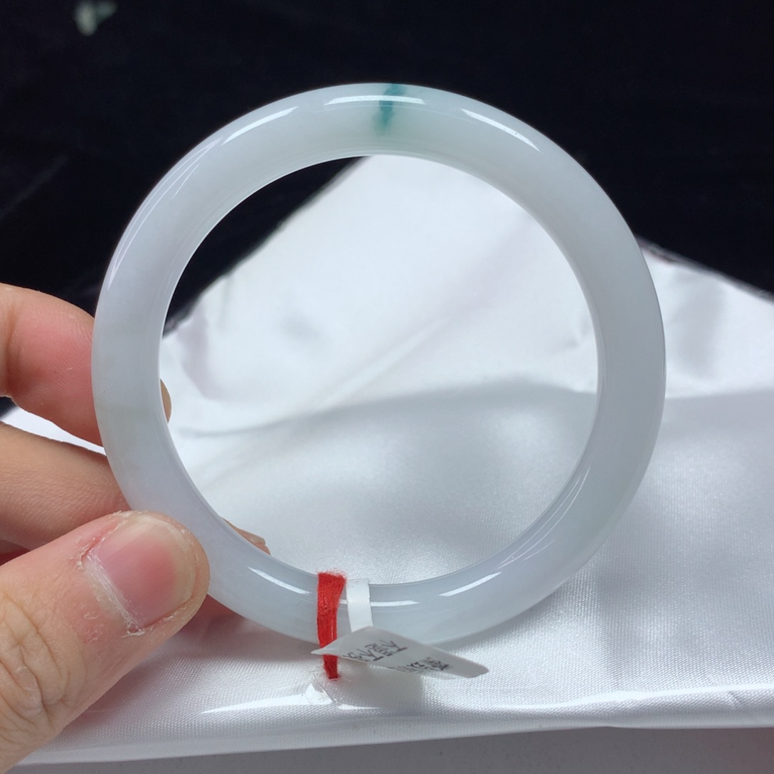 翡翠手镯（圆镯）未镶嵌56.6