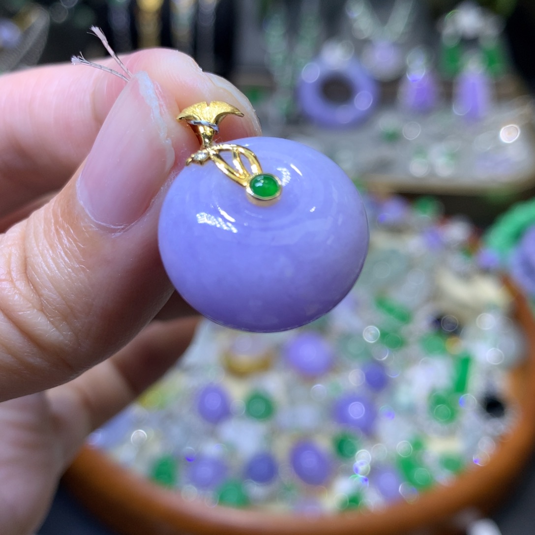 颈饰18K金镶嵌翡翠