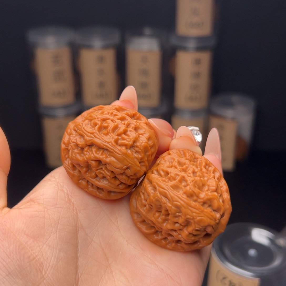 蓝***天吊坠文玩核桃红锦鲤