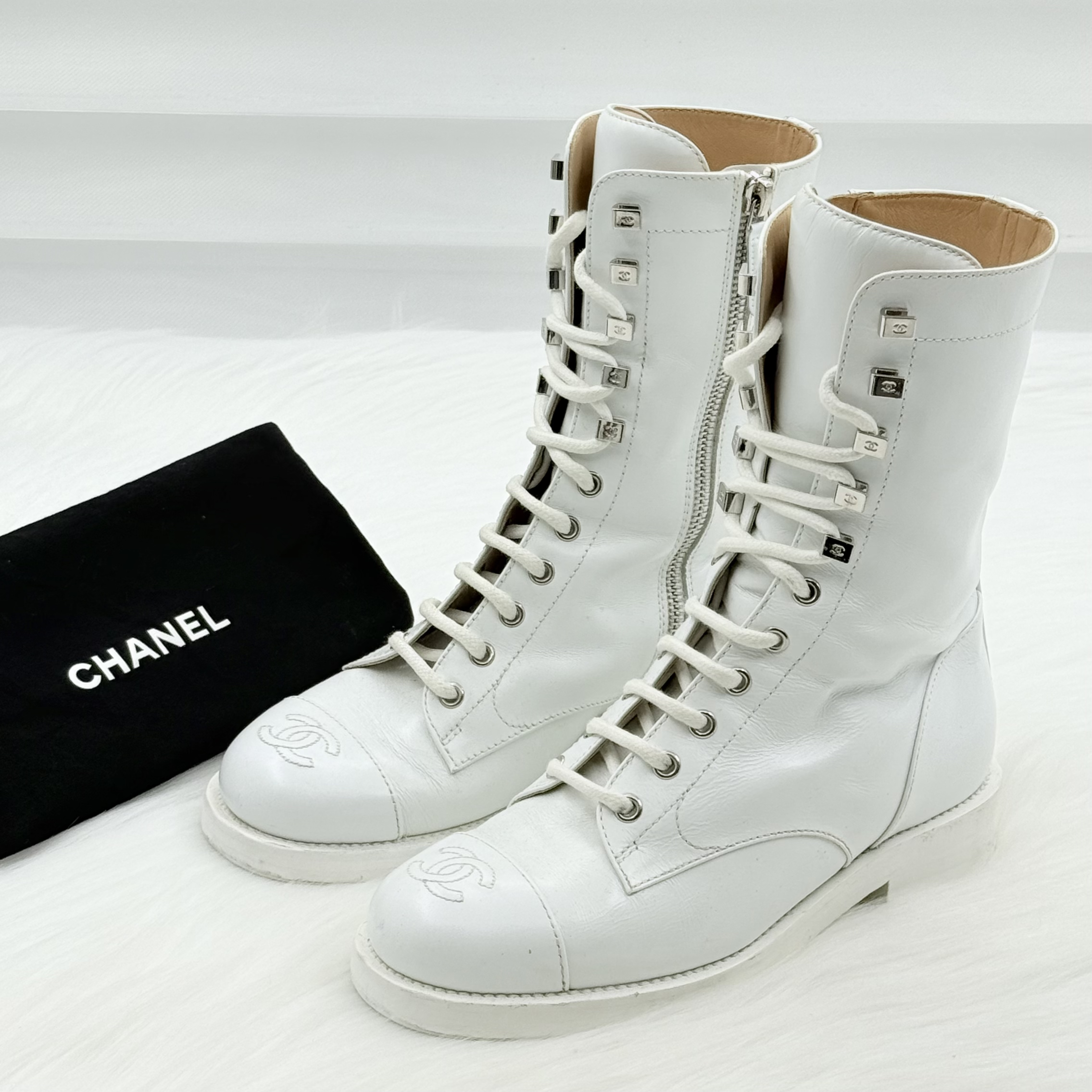 95新 Chanel/香奈儿 白色高帮绑带 中筒靴 35.5码 公价1.2W 71106