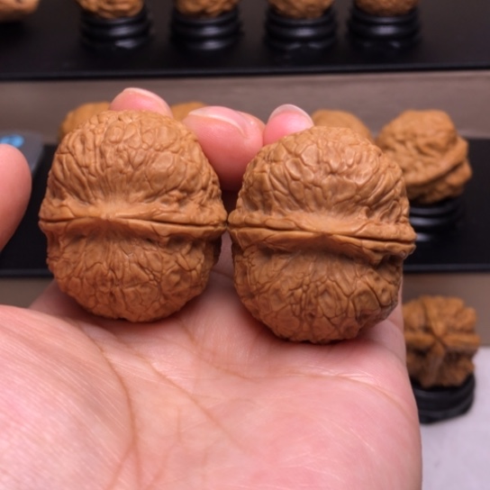 文玩核桃把件金钱蟒元宝45