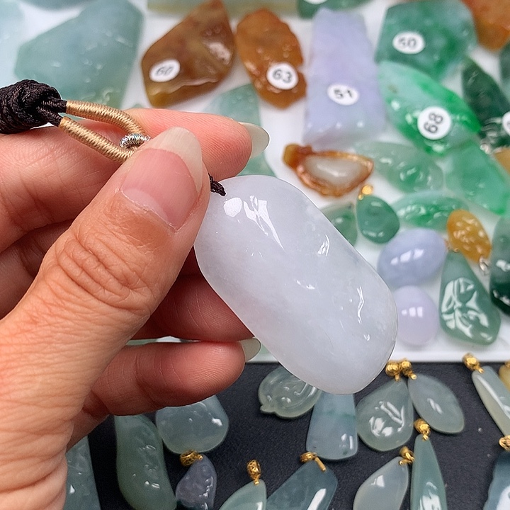 翡翠未镶嵌颈饰随型