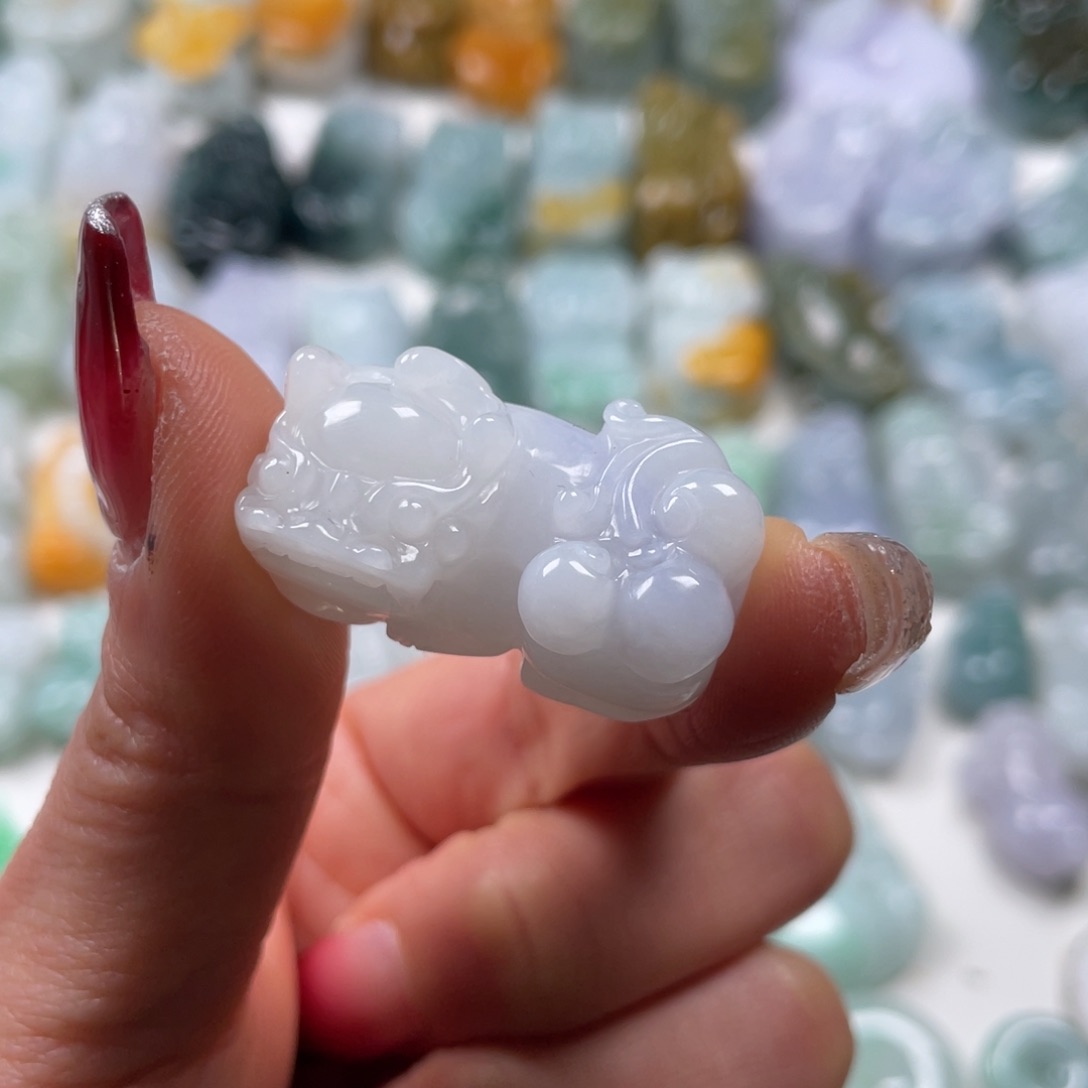 翡翠吊坠(赠链)未镶嵌