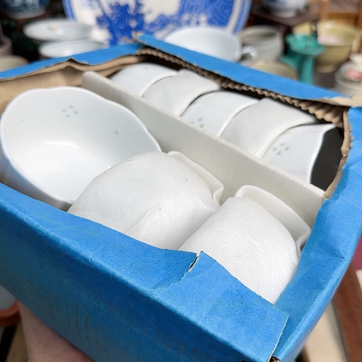 瓷片九个玲珑碗，口径10。