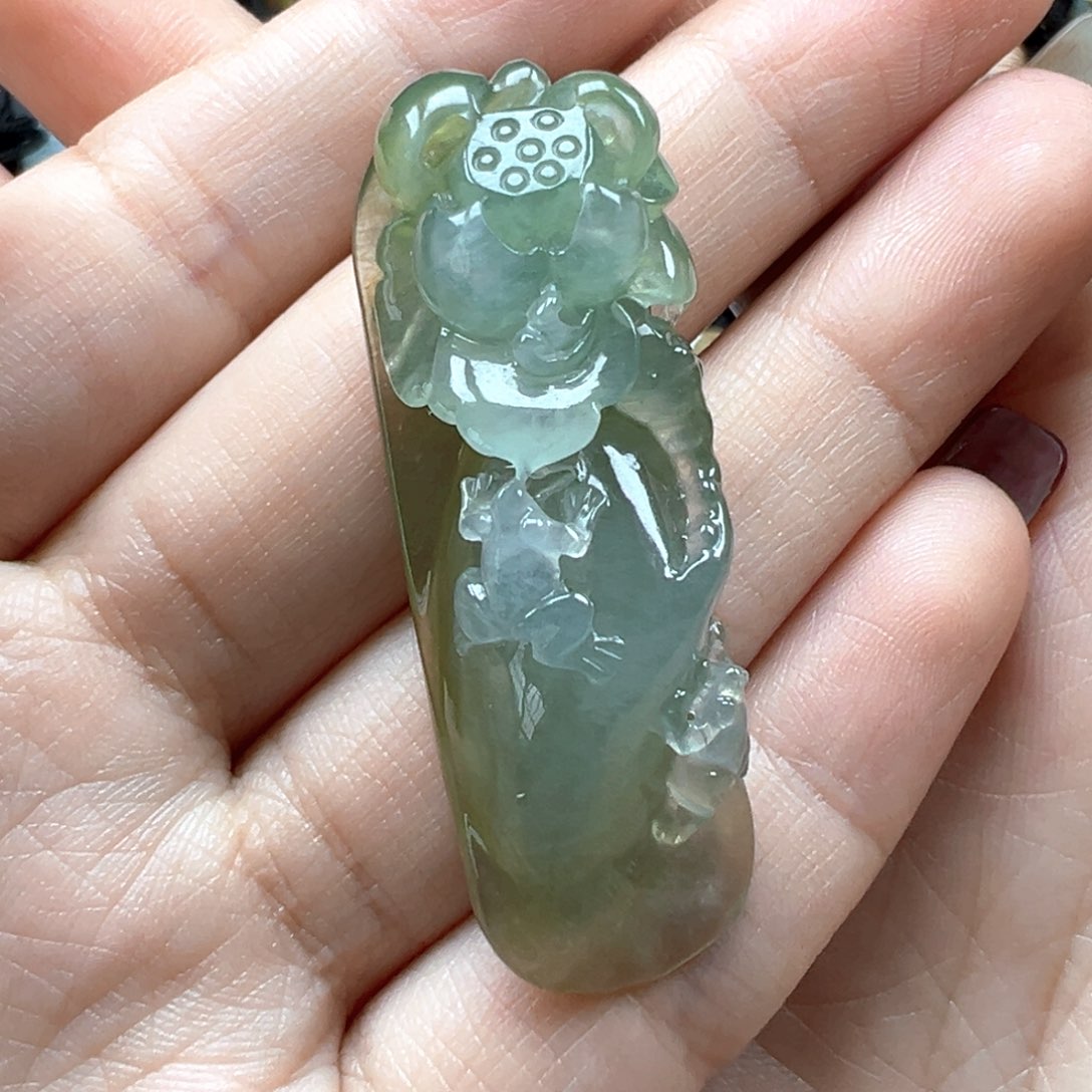 翡翠颈饰未镶嵌荷花