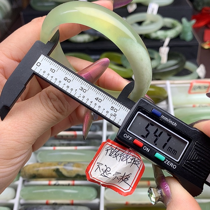 蛇纹石玉手镯未镶嵌989