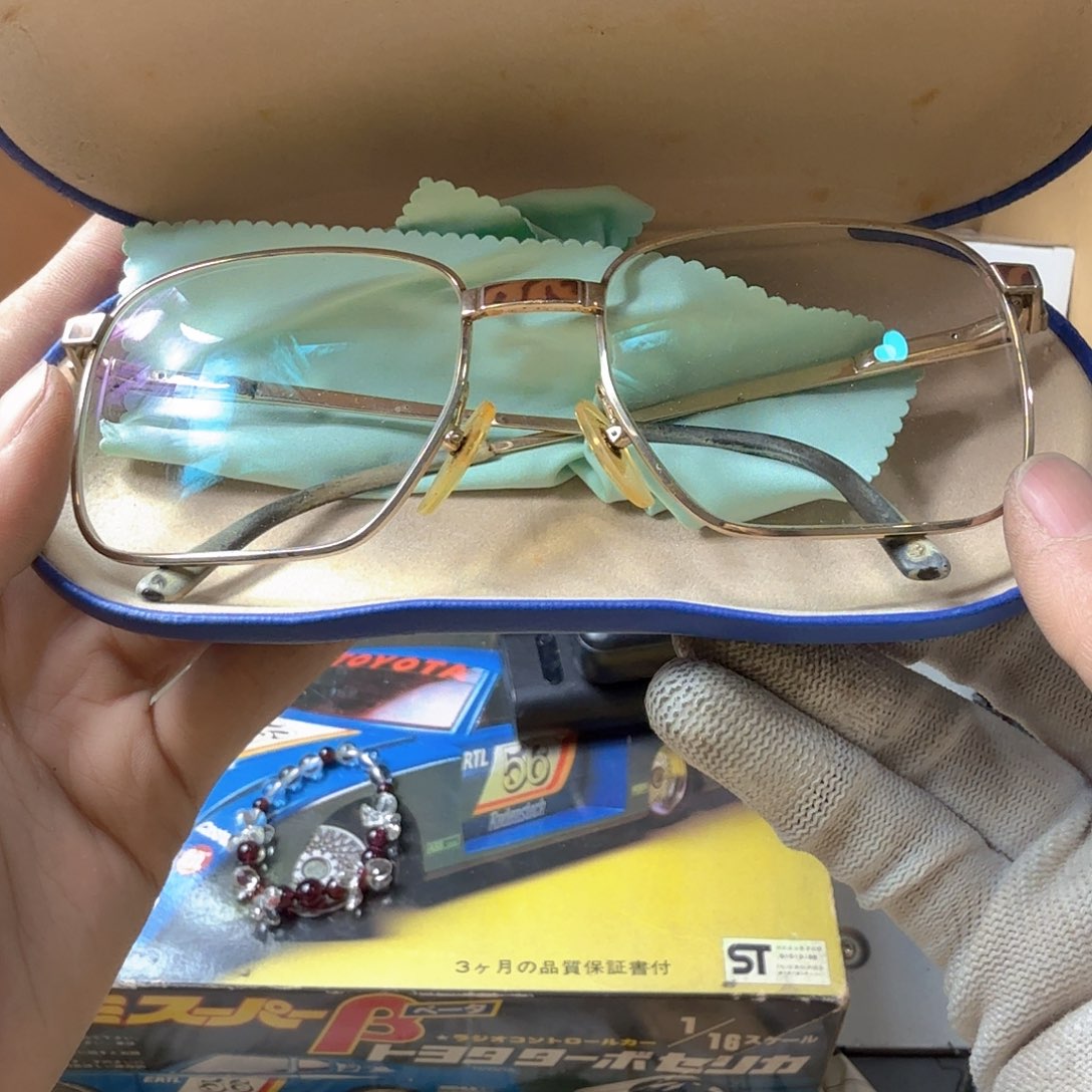 刚中古商品，瑕疵品，不保好坏。744