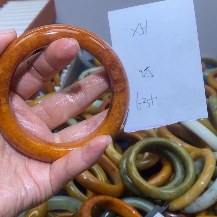 蛇纹石玉未镶嵌手镯余**心