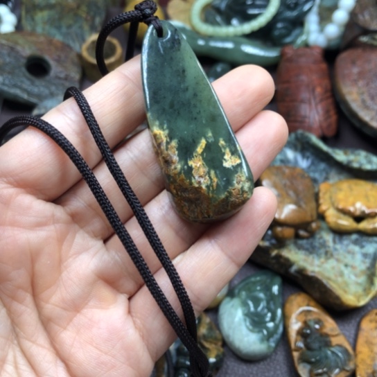 岫岩河磨玉（透闪石质玉）未镶嵌颈饰二*半