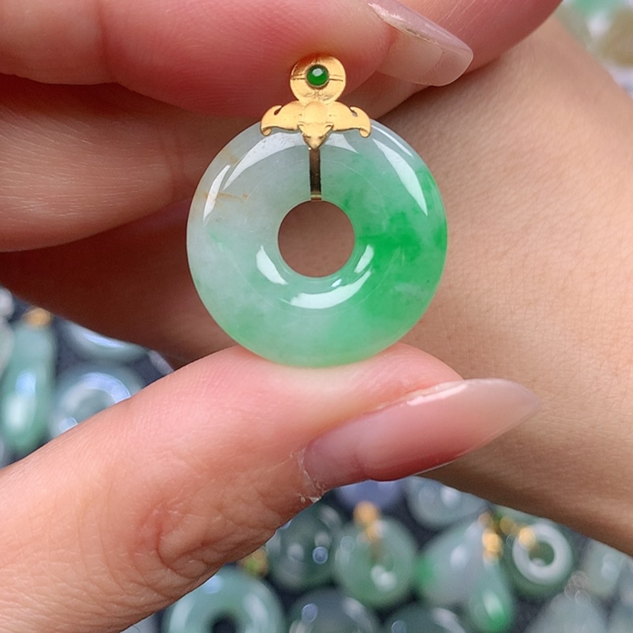 【闪购商品】翡翠吊坠(赠链)18K金镶嵌