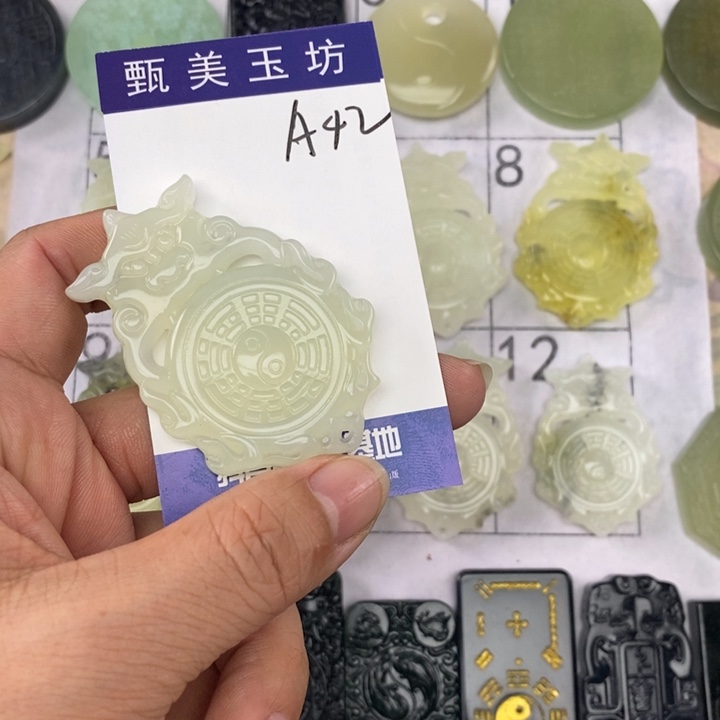 眠****岫玉未镶嵌颈饰挂件