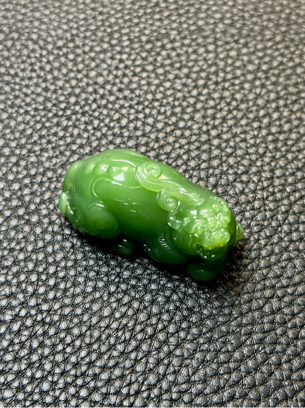 【俄料】和田玉碧玉肉底粉绿招财貔貅