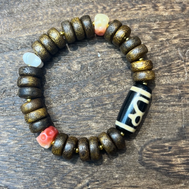 7008-沉沉檀木配贵人手串12mm