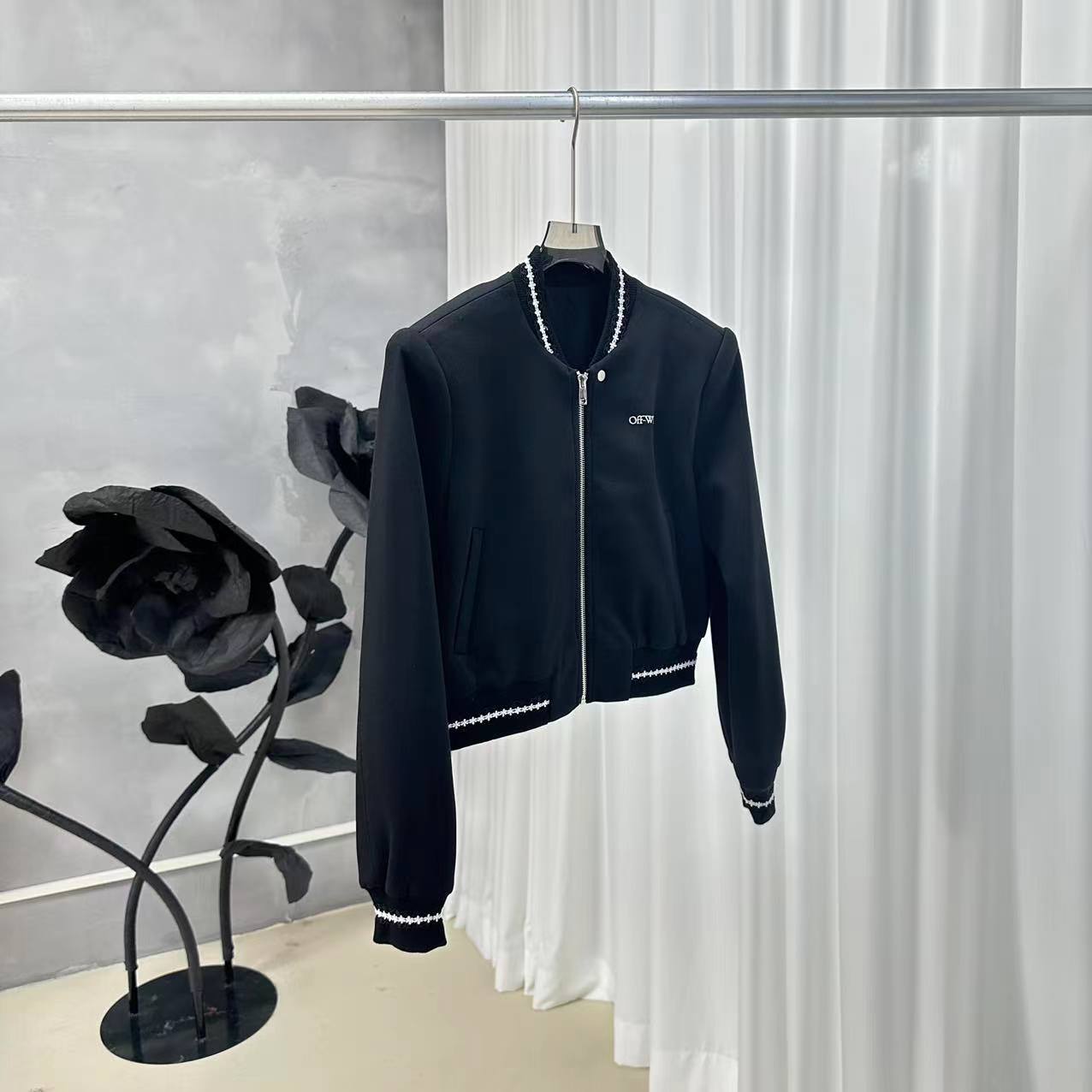 D STUDIO 白绣花边黑外套 D1841