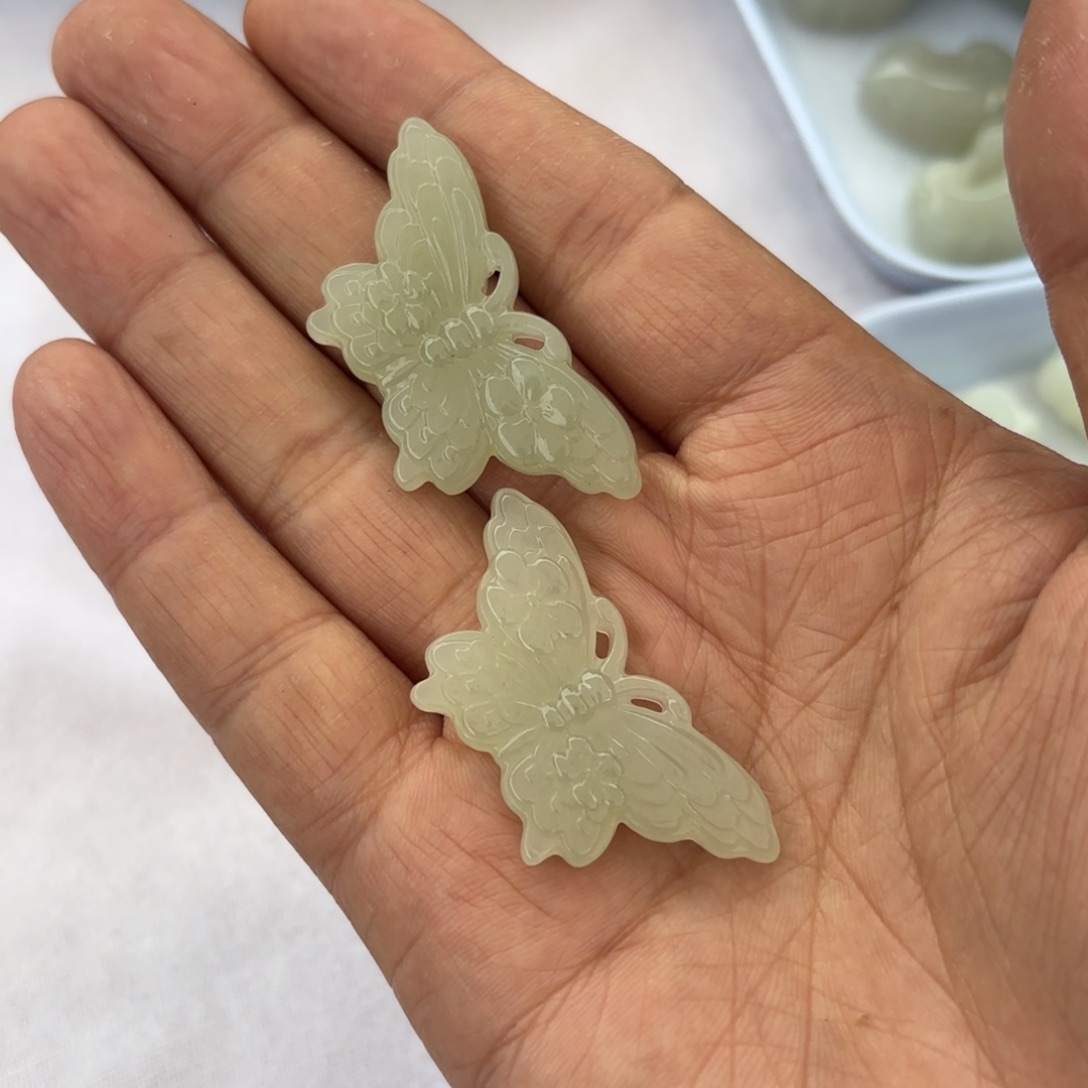 和田玉未镶嵌挂件蝴蝶43尺寸。拍一发一