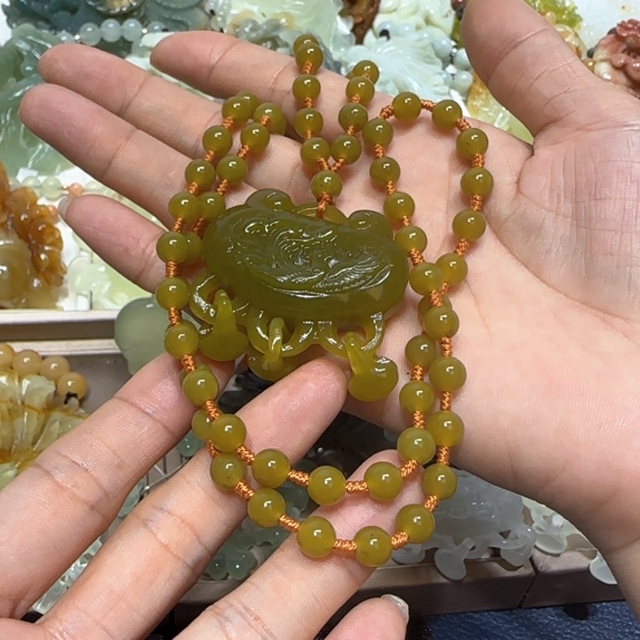 蛇纹石玉吊坠未镶嵌