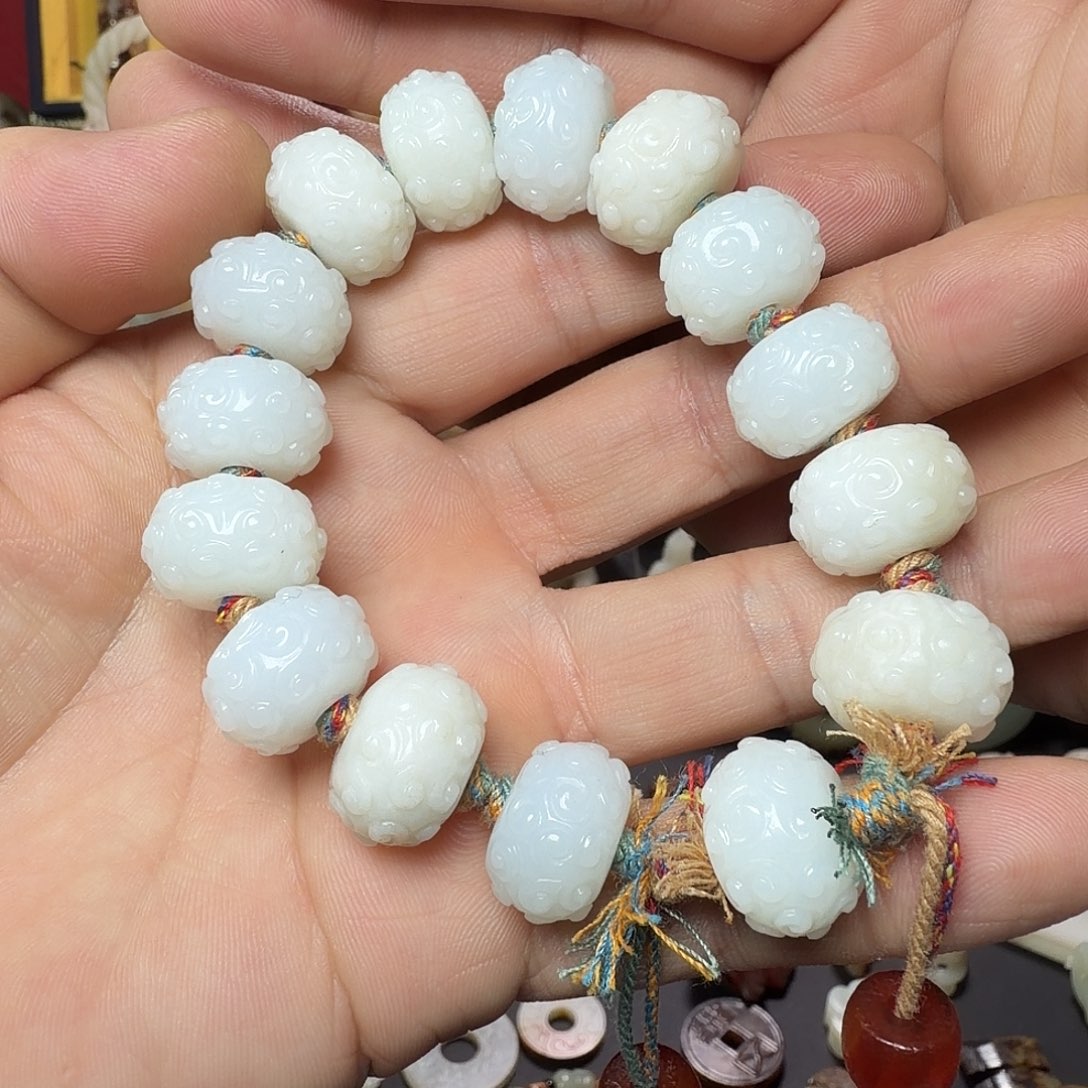 弱***体和田玉（糖玉）未镶嵌挂件