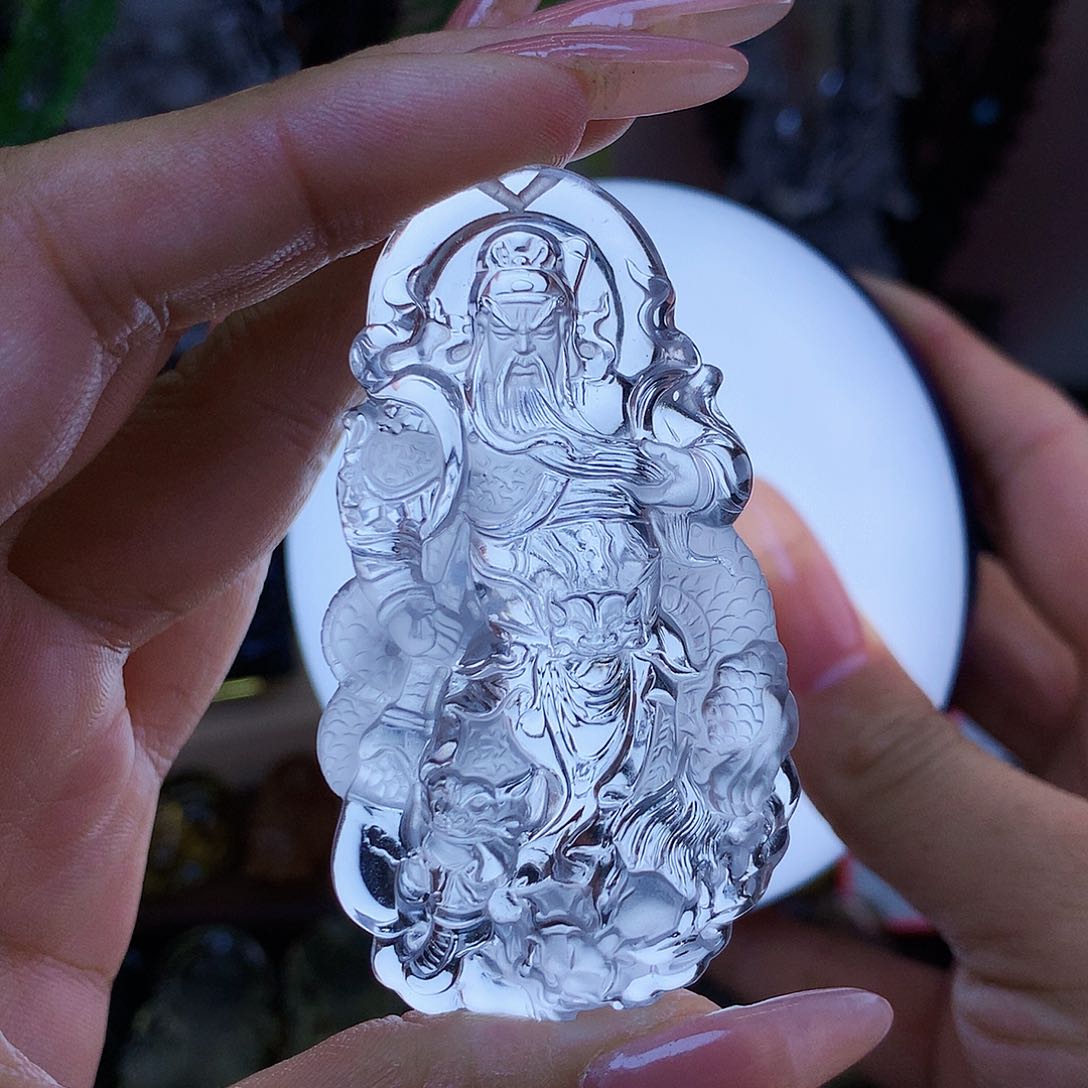水晶颈饰未镶嵌张***画，